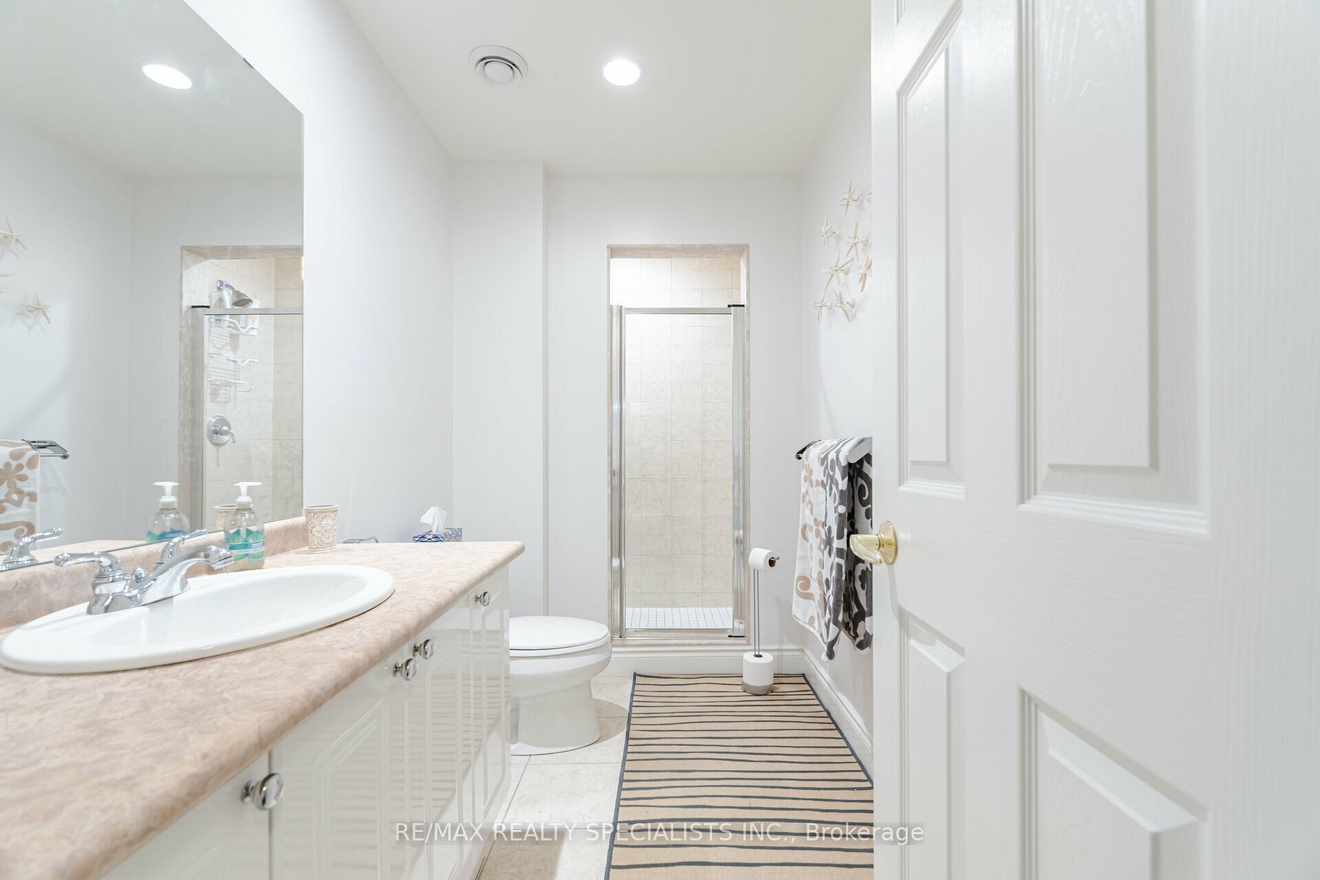 399 Elizabeth St, #210