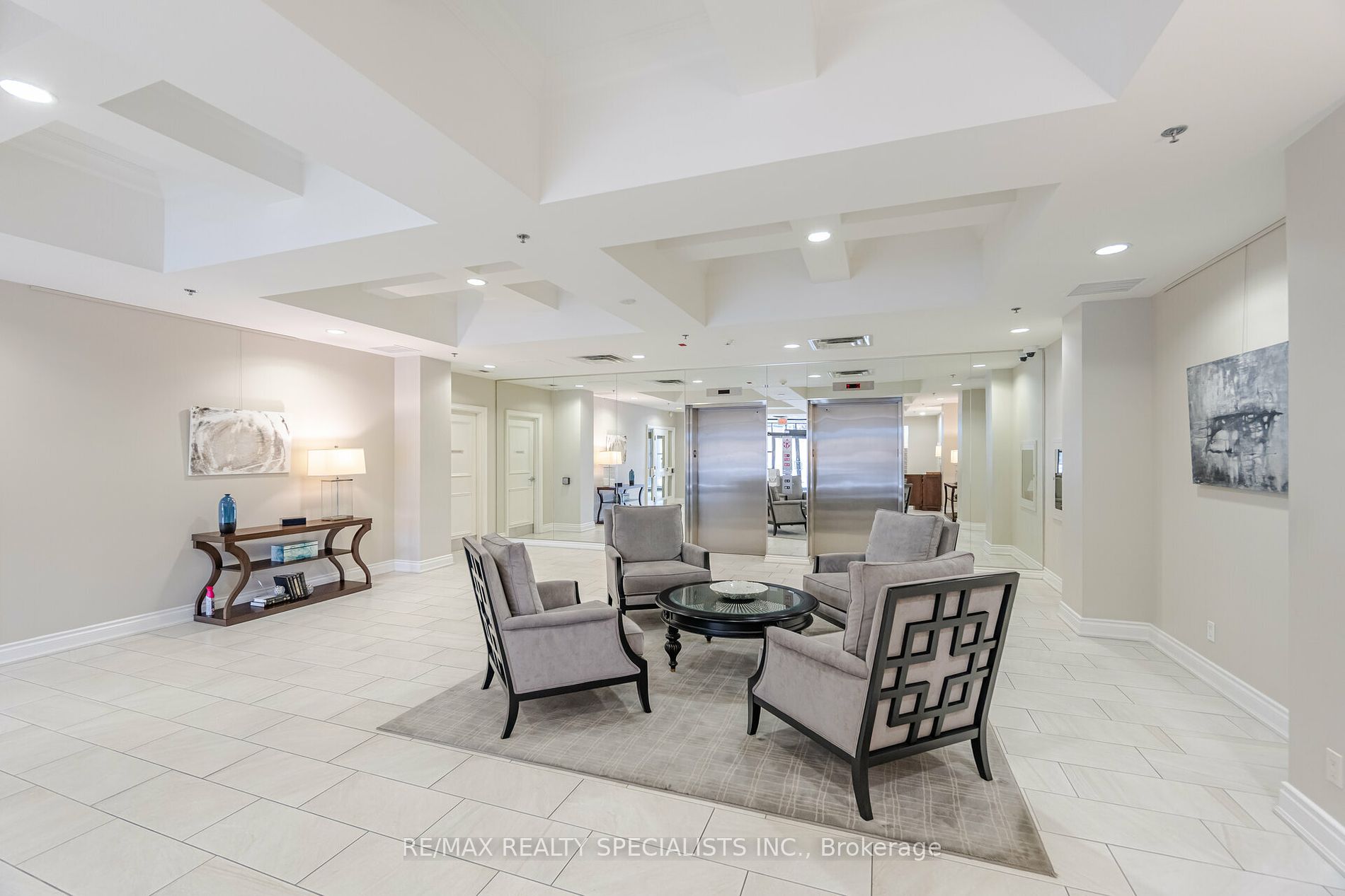 399 Elizabeth St, #210