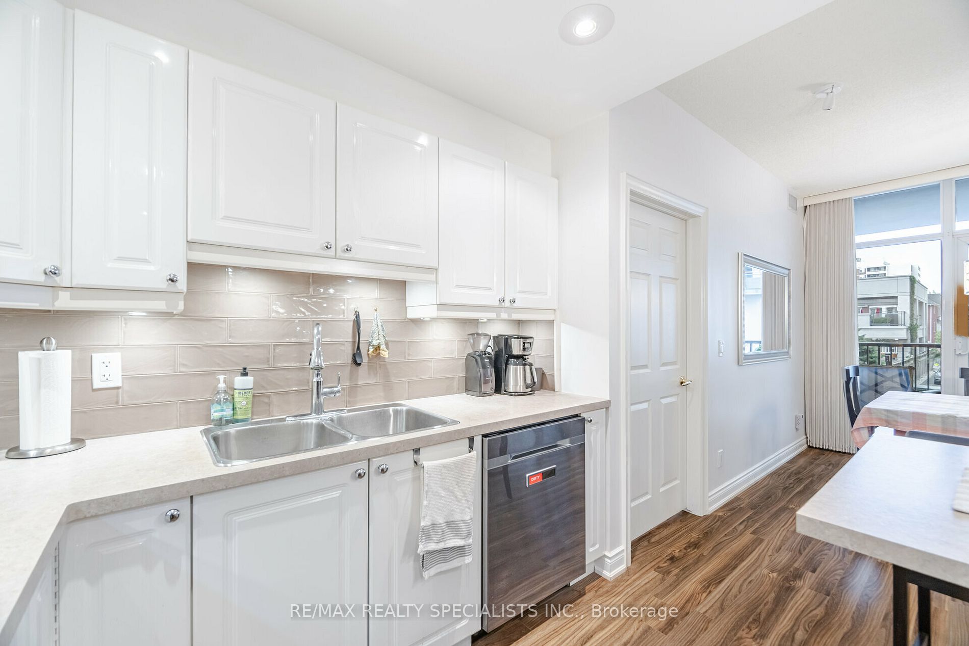 399 Elizabeth St, #210