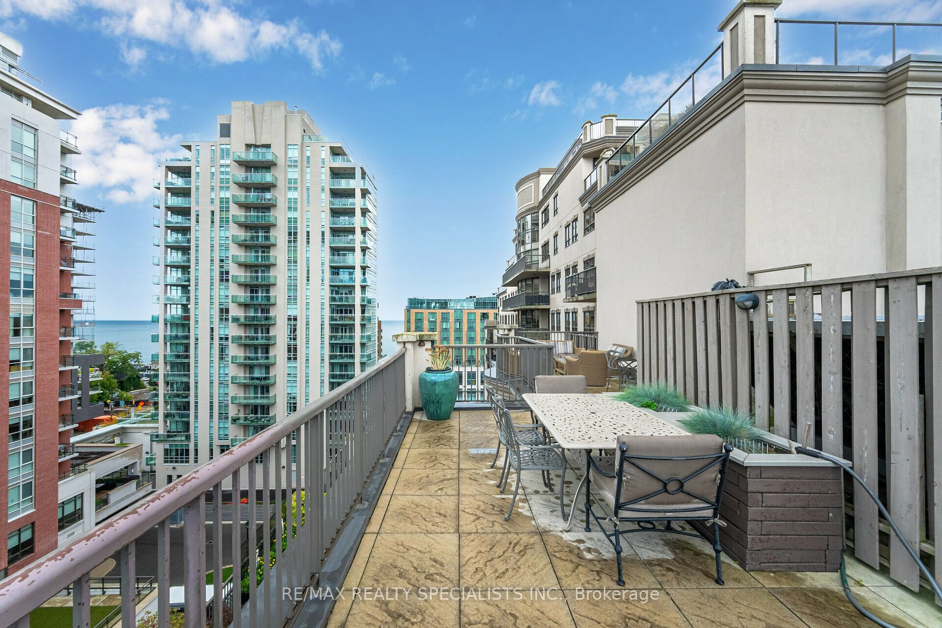 399 Elizabeth St, #210