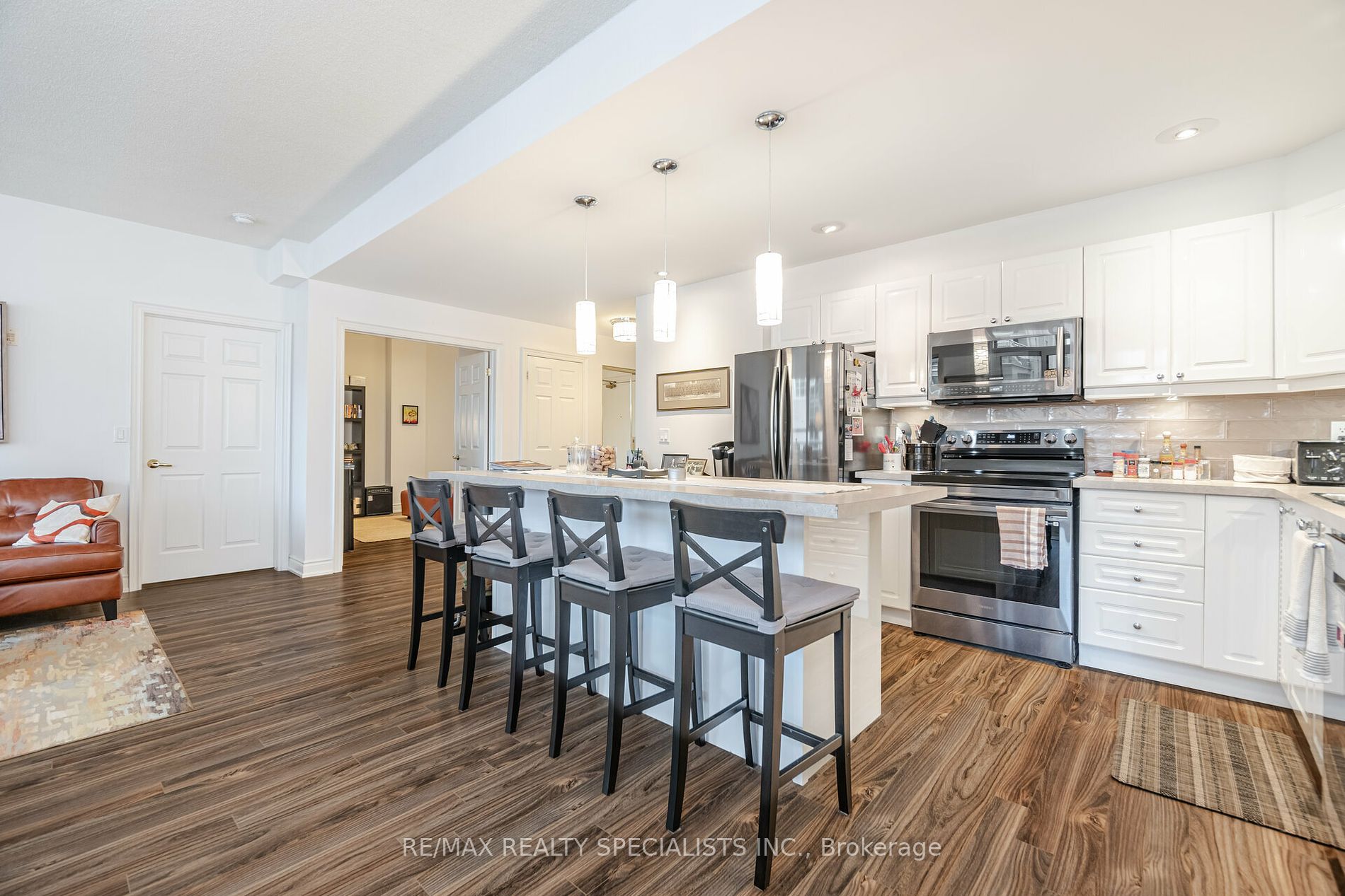 399 Elizabeth St, #210