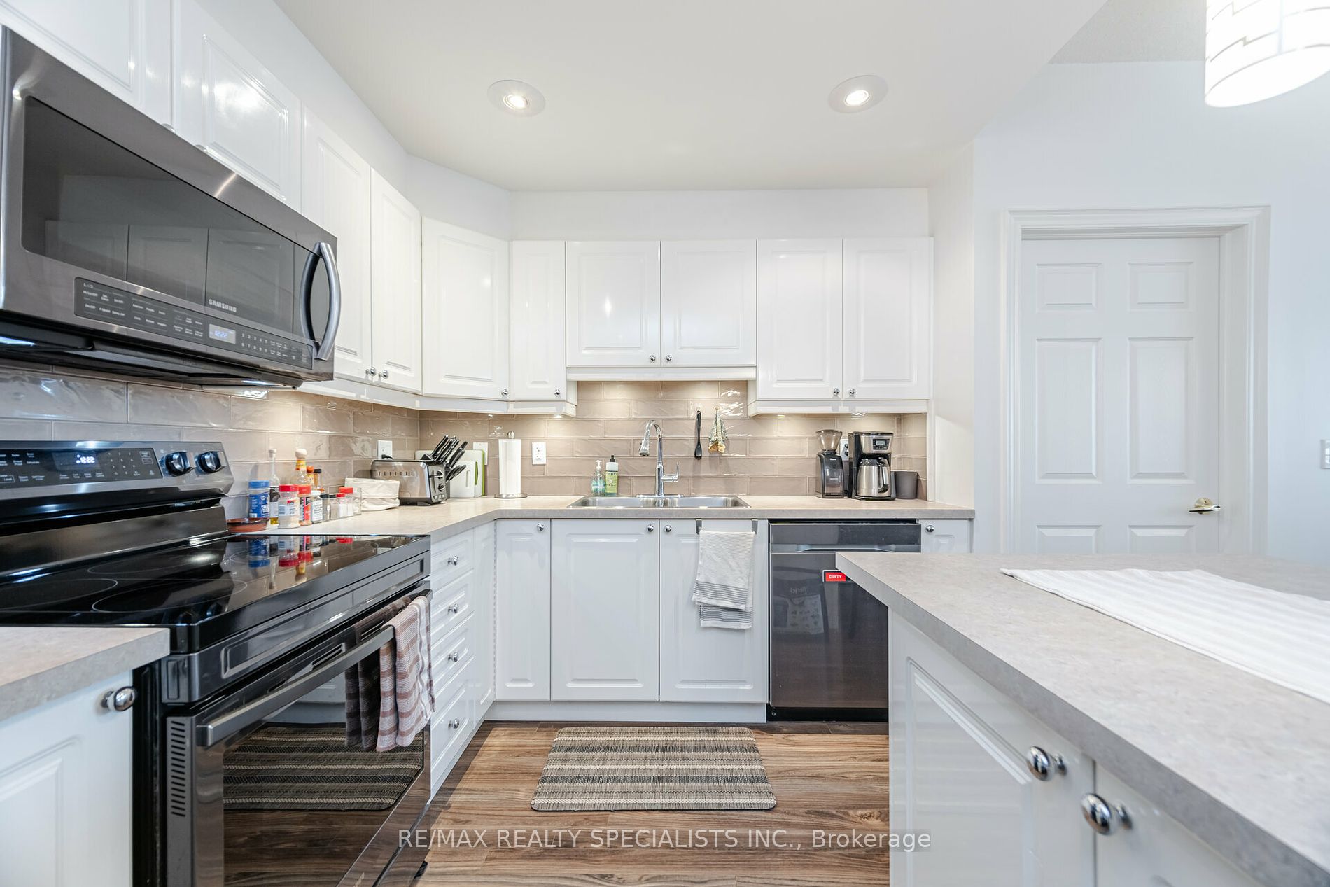 399 Elizabeth St, #210