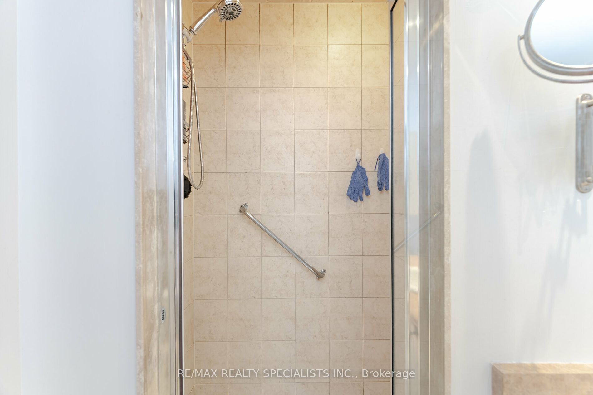 399 Elizabeth St, #210