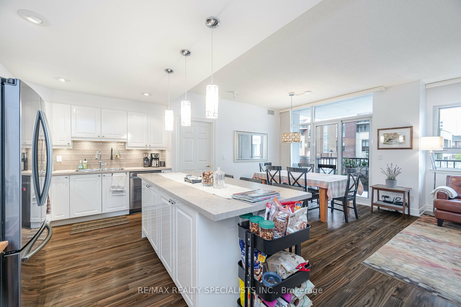 399 Elizabeth St, #210