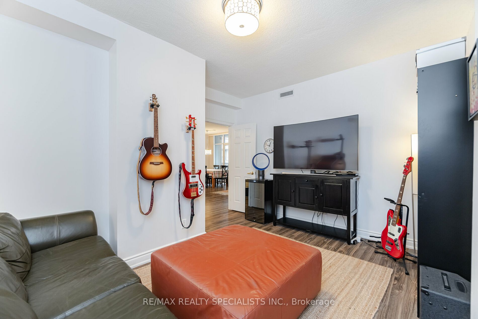 399 Elizabeth St, #210