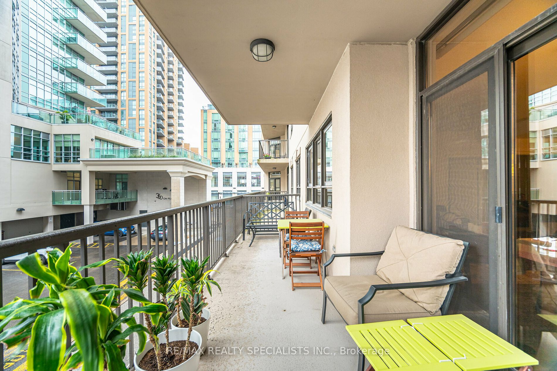 399 Elizabeth St, #210