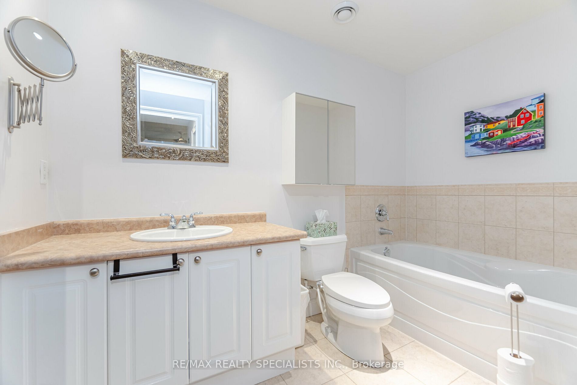 399 Elizabeth St, #210