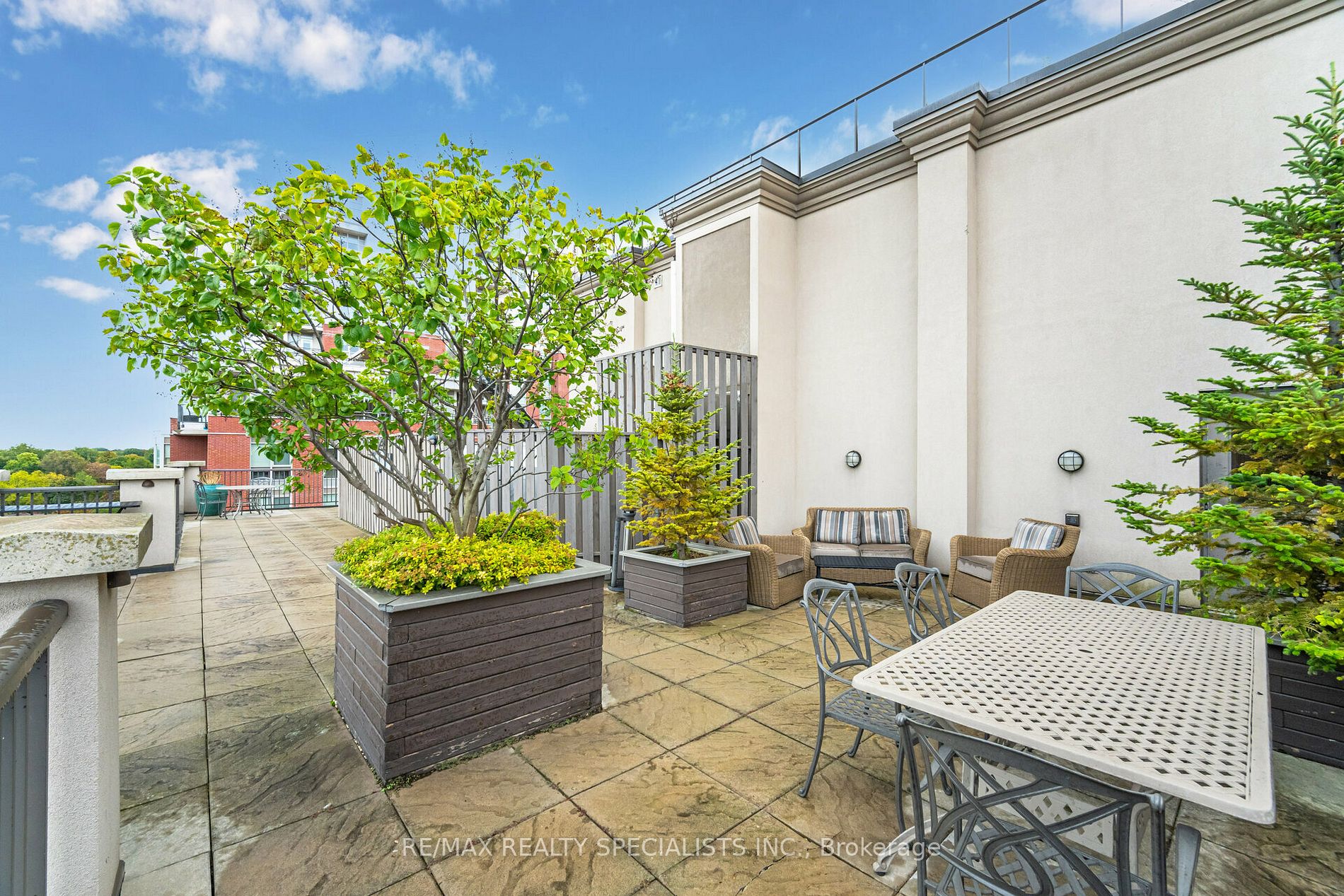 399 Elizabeth St, #210