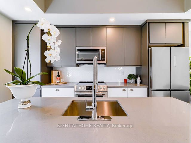 294 South Kingsway Ave, #3