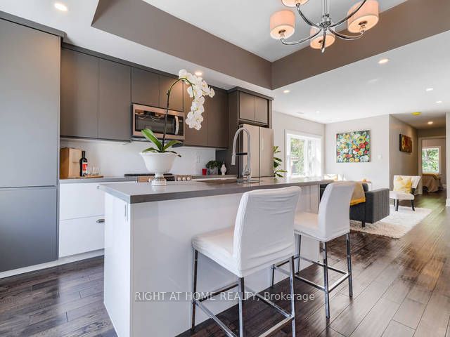 294 South Kingsway Ave, #3