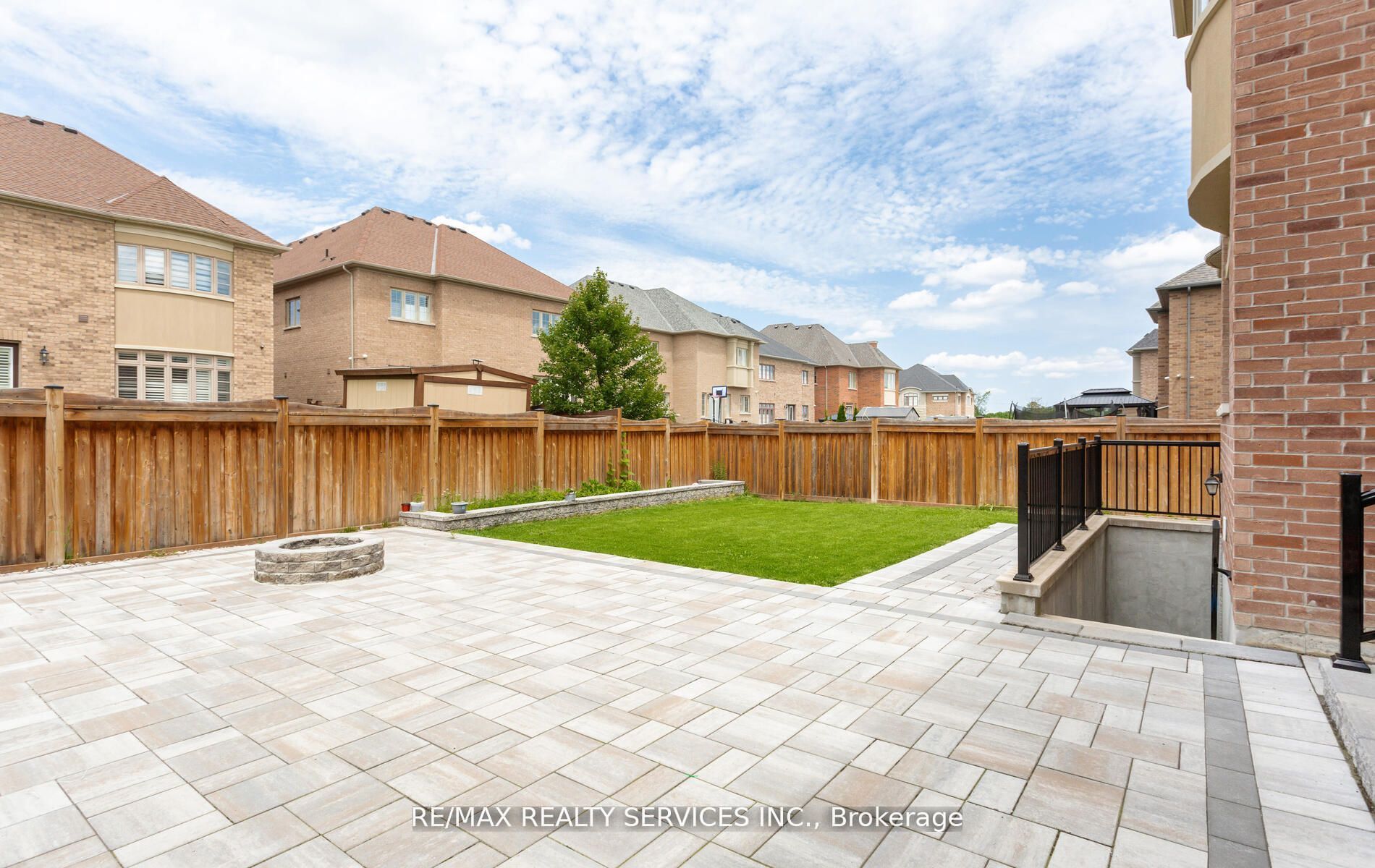 9 Bedouin Cres