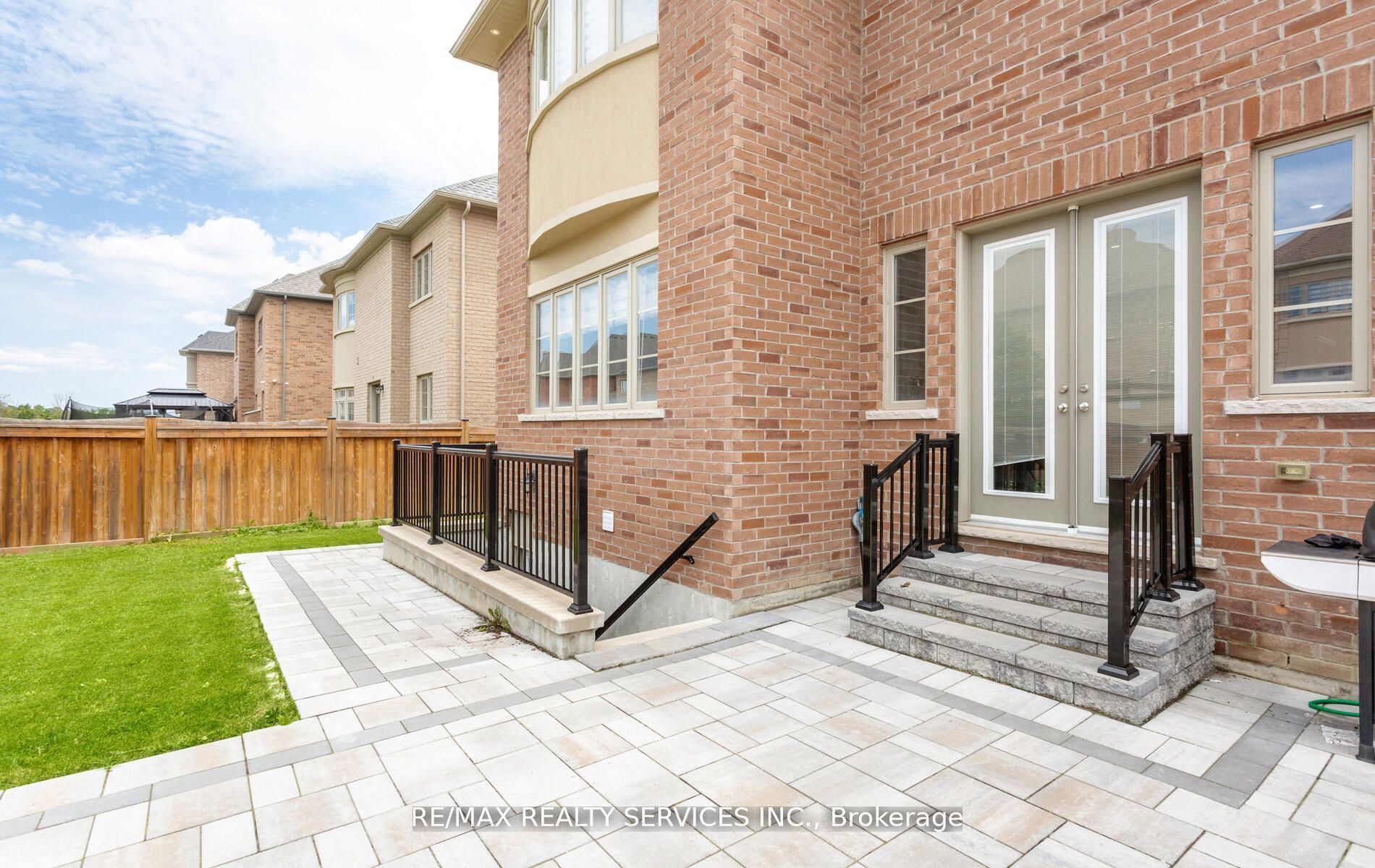 9 Bedouin Cres