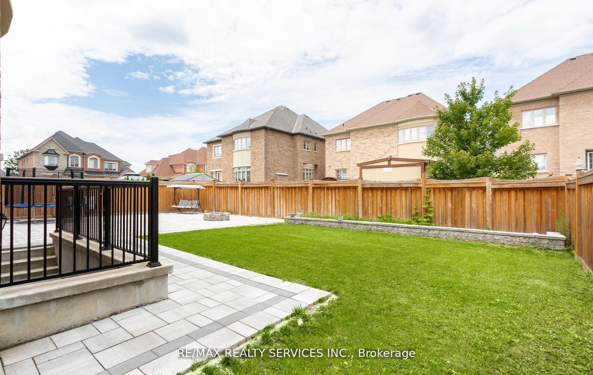9 Bedouin Cres