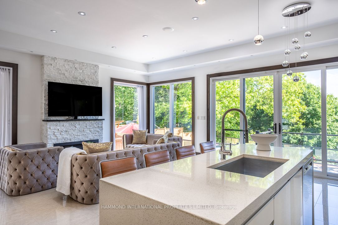 46 Ravenscrest Dr