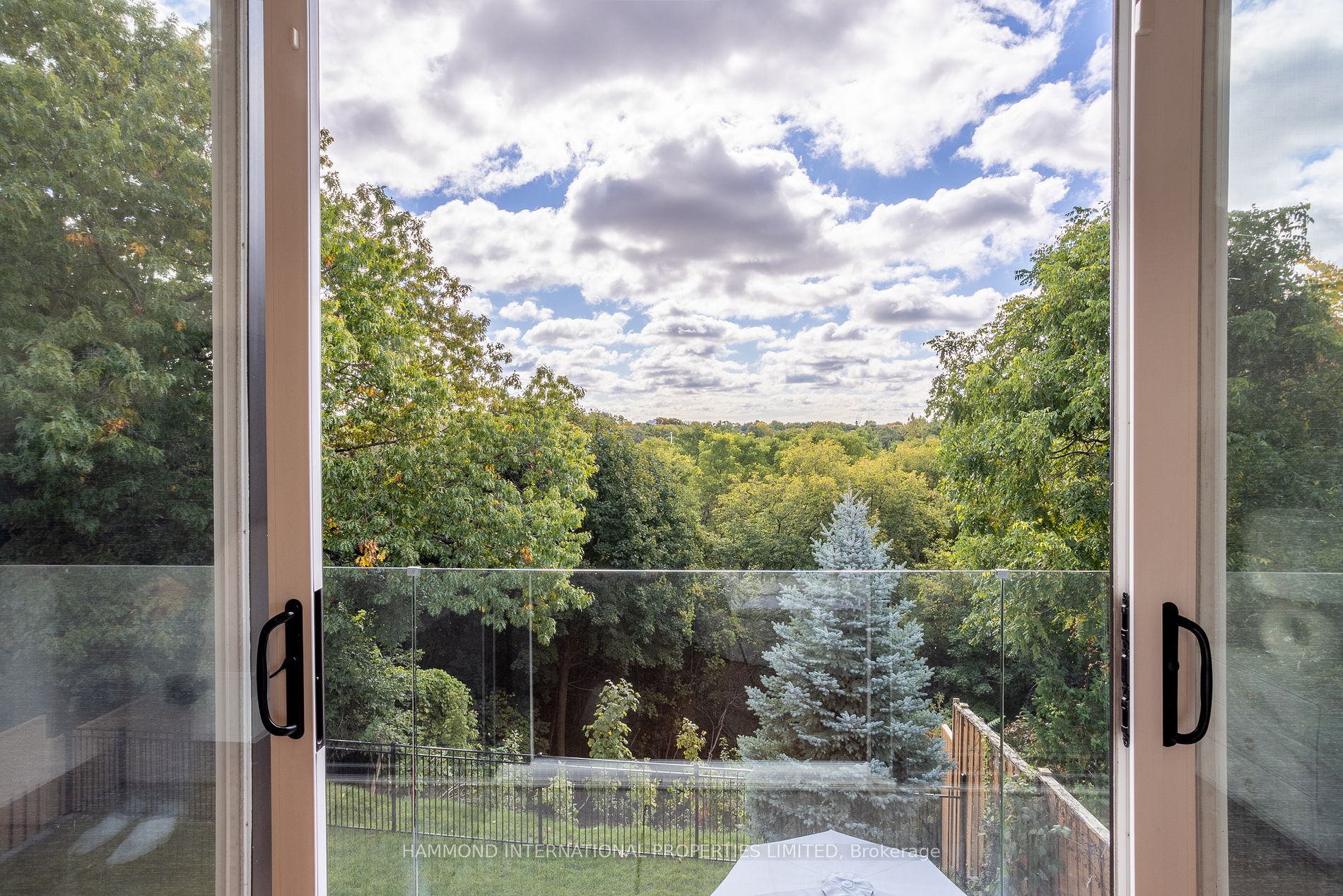 46 Ravenscrest Dr