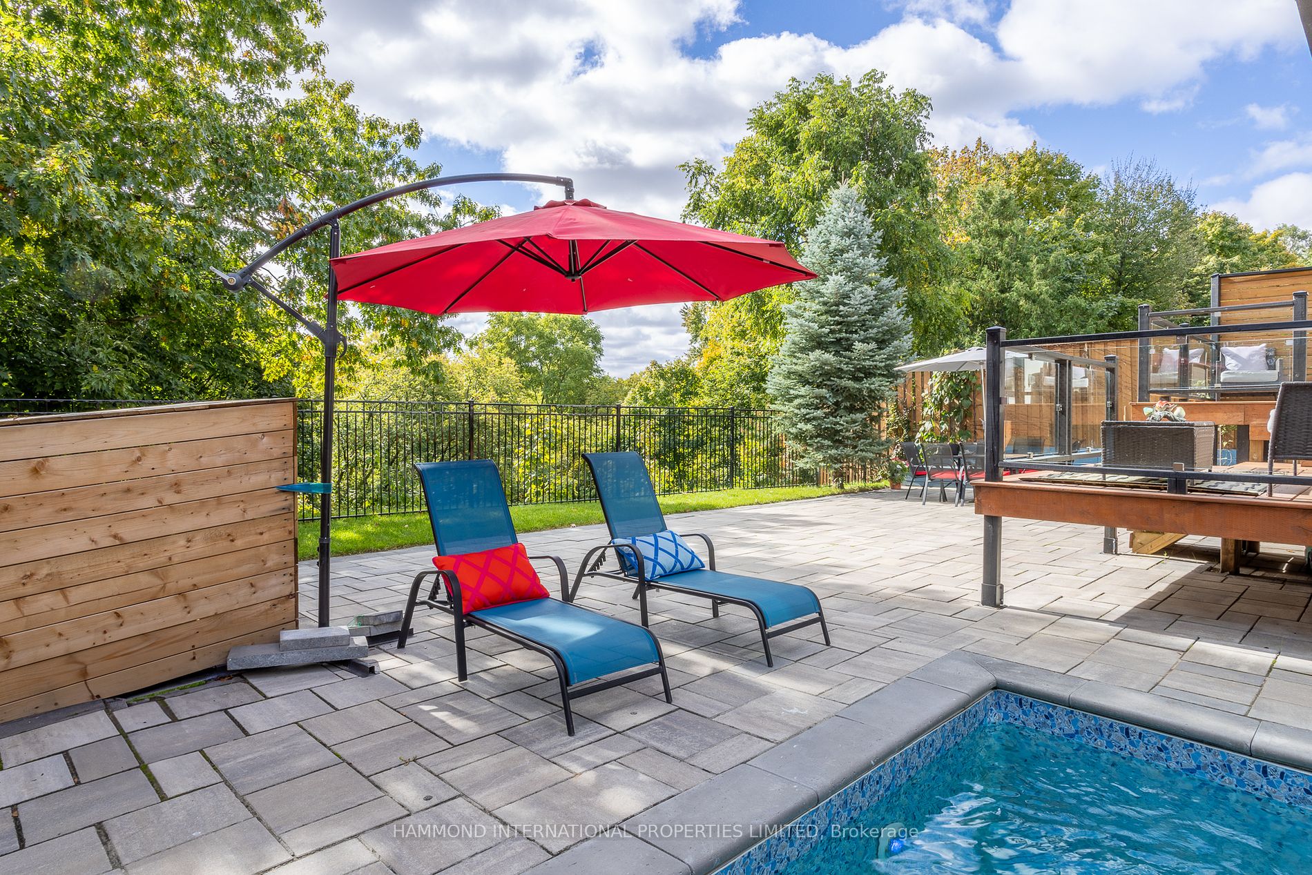 46 Ravenscrest Dr