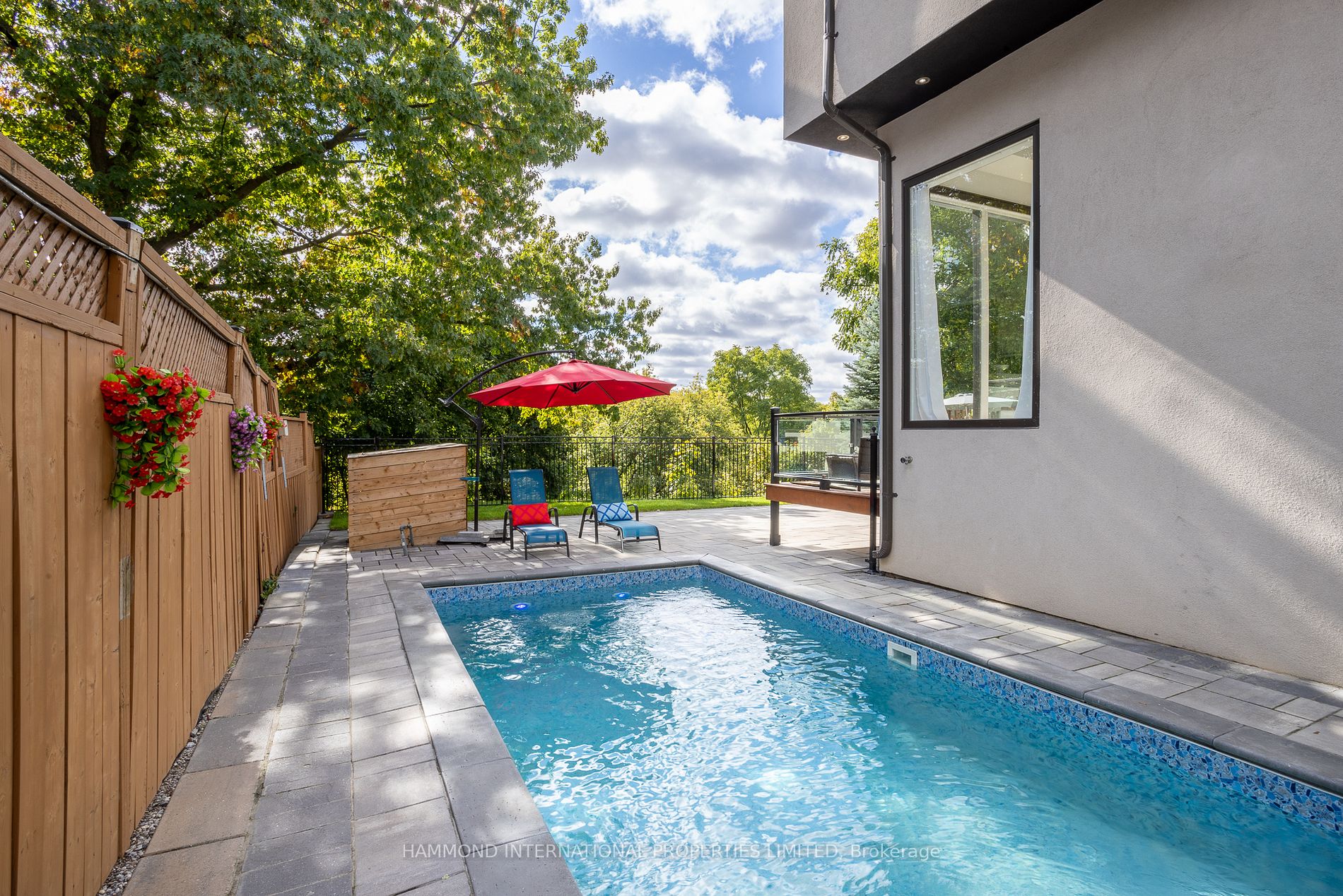 46 Ravenscrest Dr