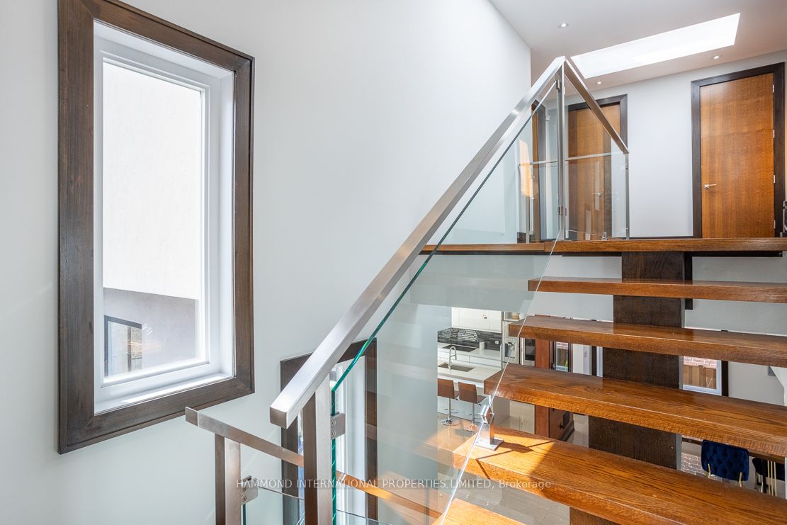 46 Ravenscrest Dr