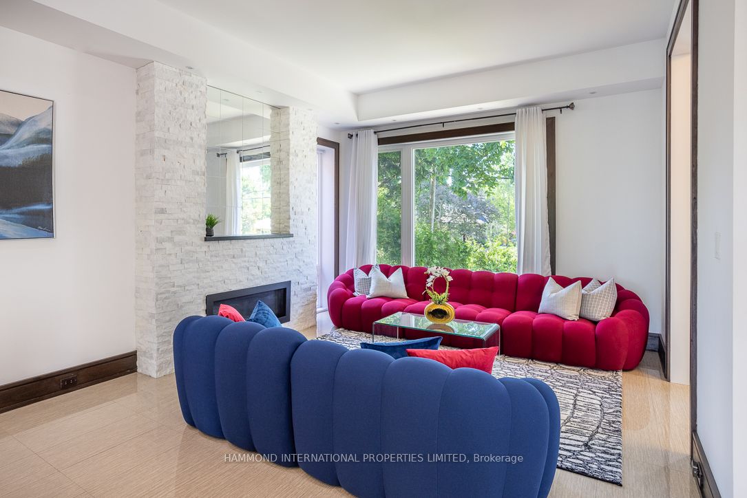 46 Ravenscrest Dr
