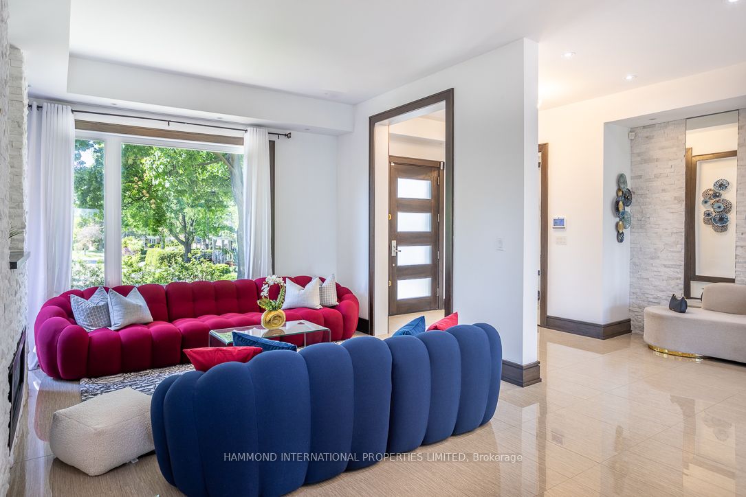 46 Ravenscrest Dr