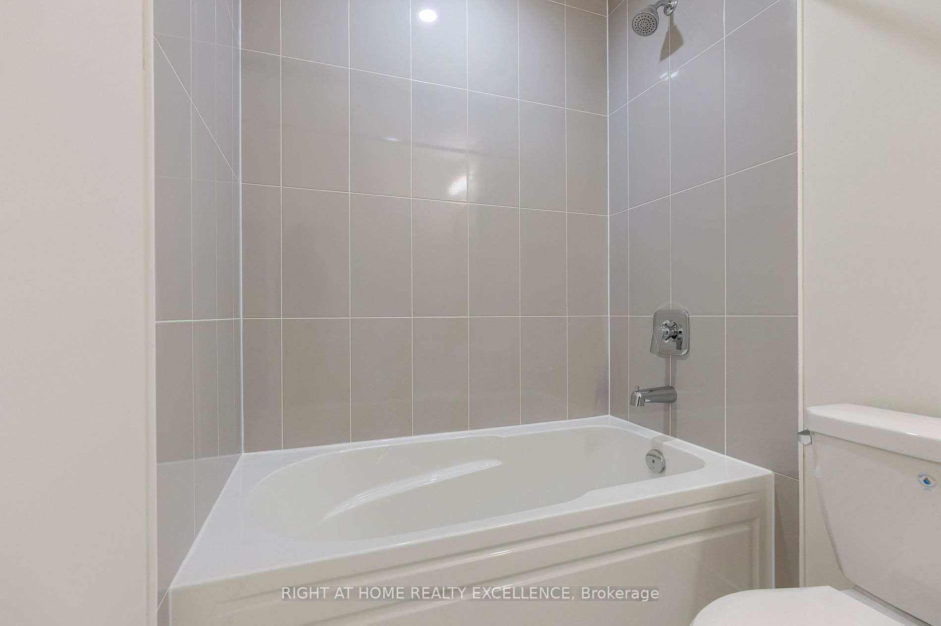 35 Watergarden Dr, #2013