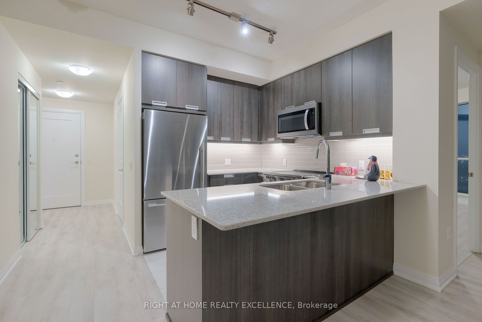 35 Watergarden Dr, #2013