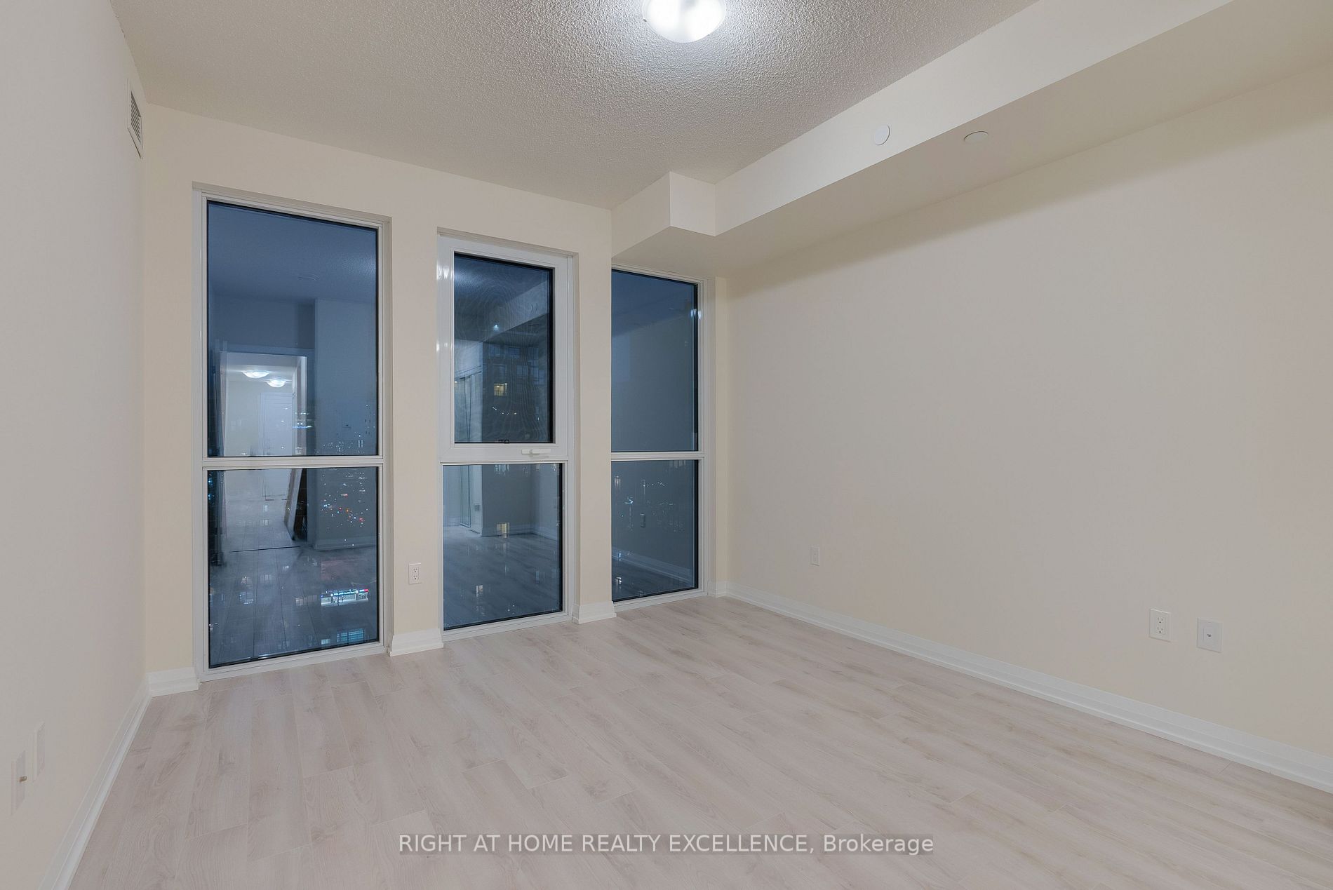 35 Watergarden Dr, #2013
