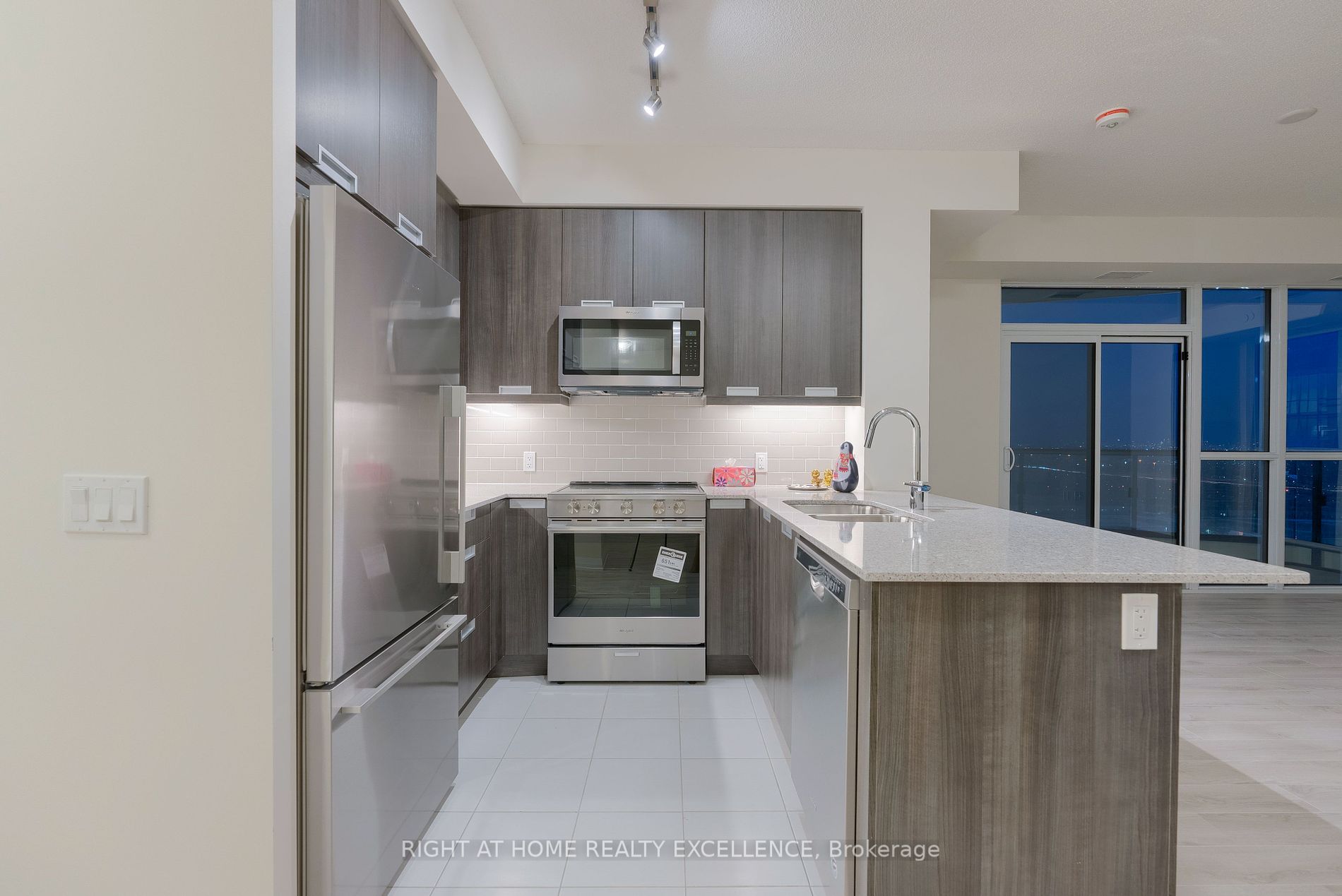 35 Watergarden Dr, #2013