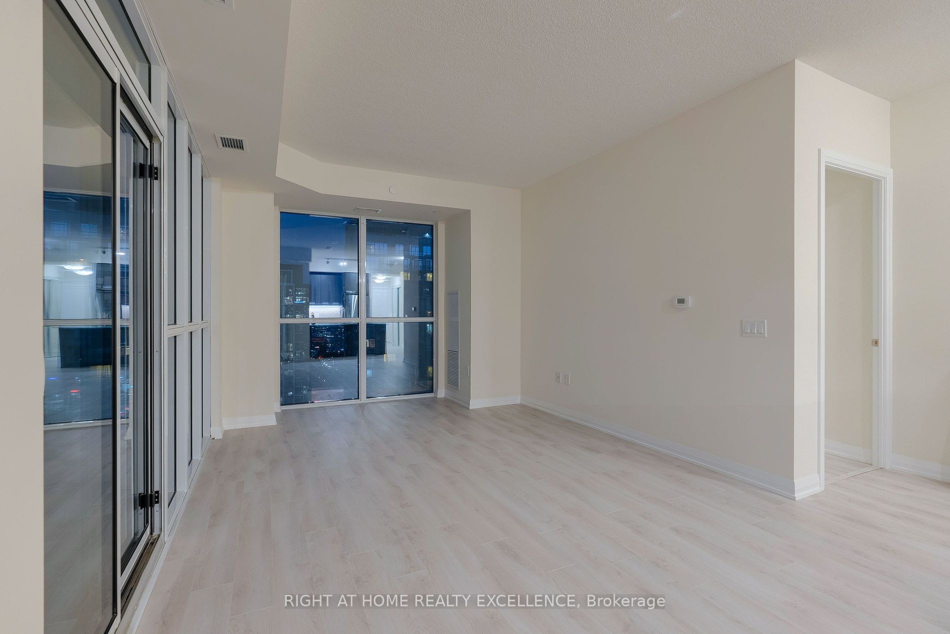 35 Watergarden Dr, #2013
