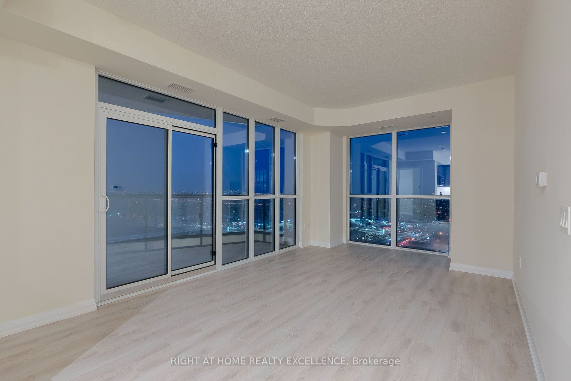 35 Watergarden Dr, #2013