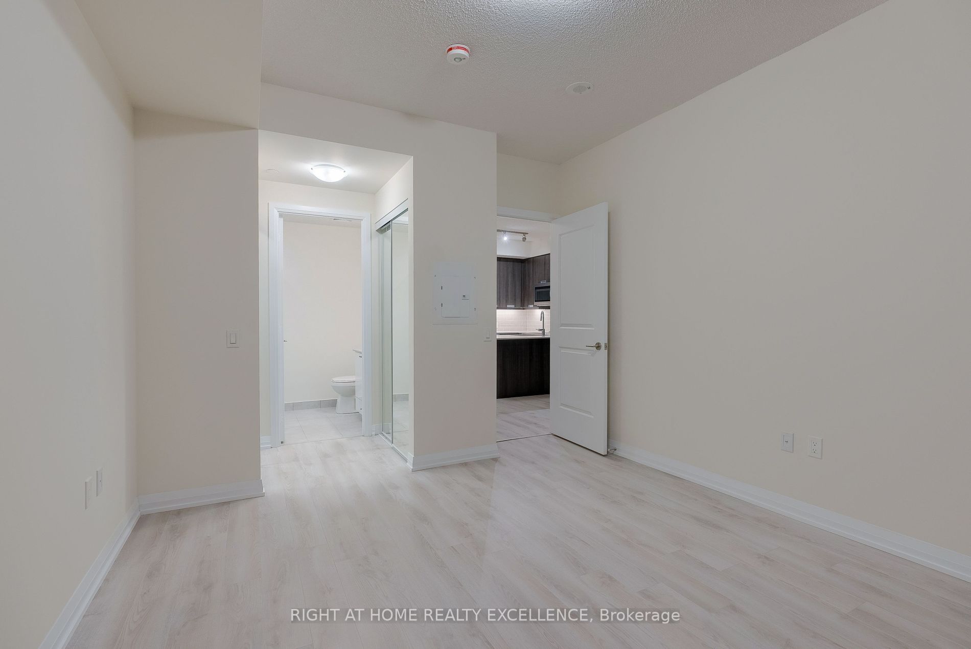 35 Watergarden Dr, #2013