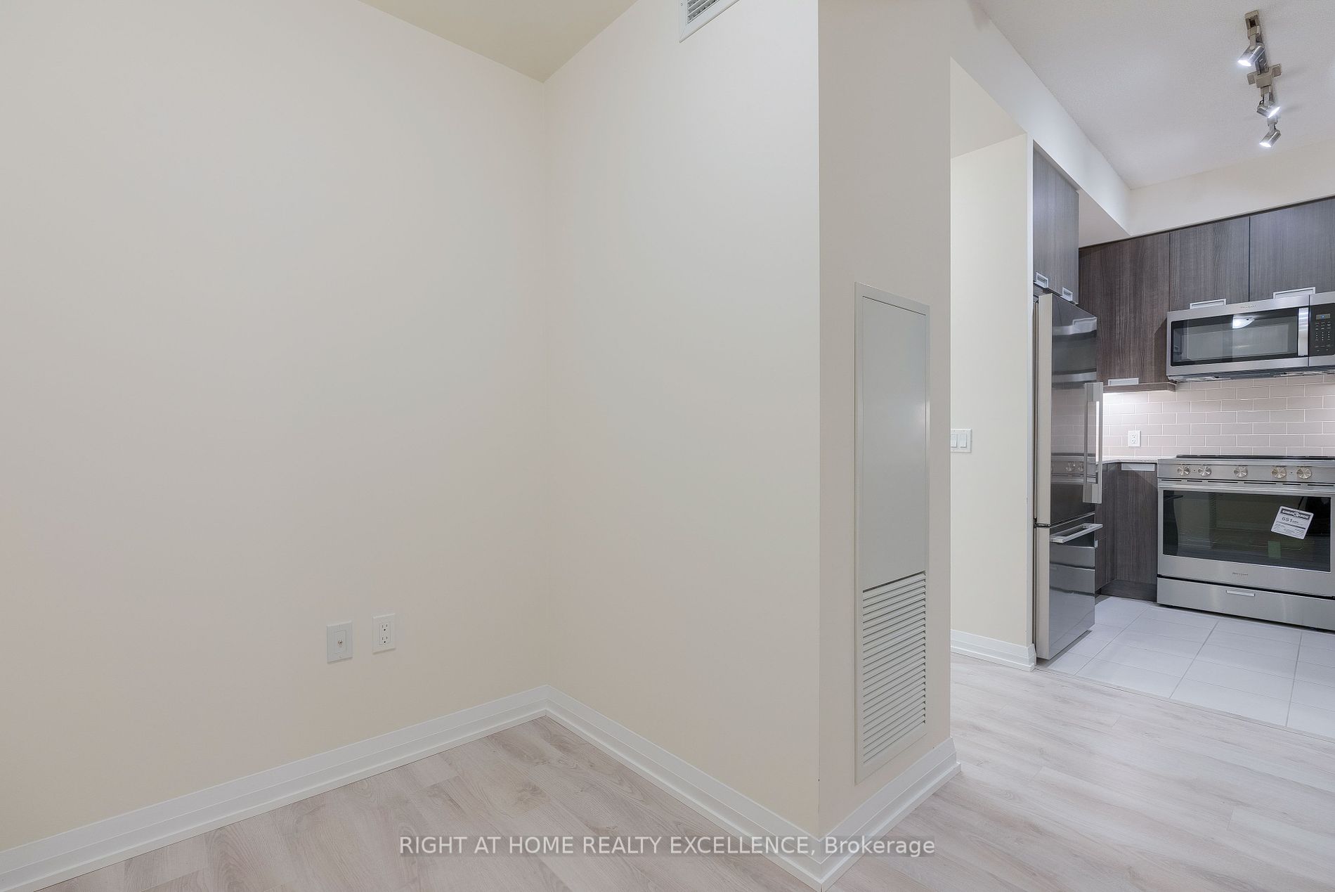 35 Watergarden Dr, #2013