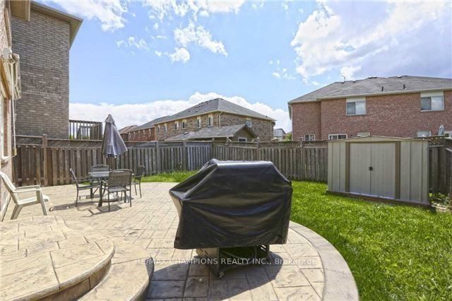 152 Queen Mary Dr