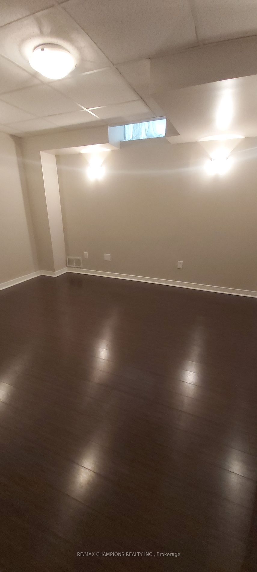 152 Queen Mary Dr