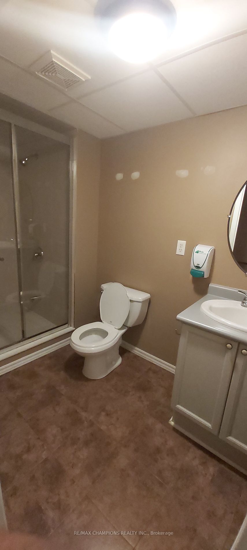 152 Queen Mary Dr