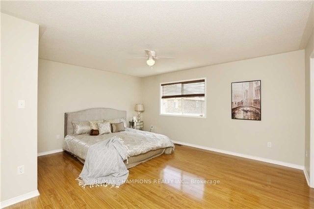 152 Queen Mary Dr