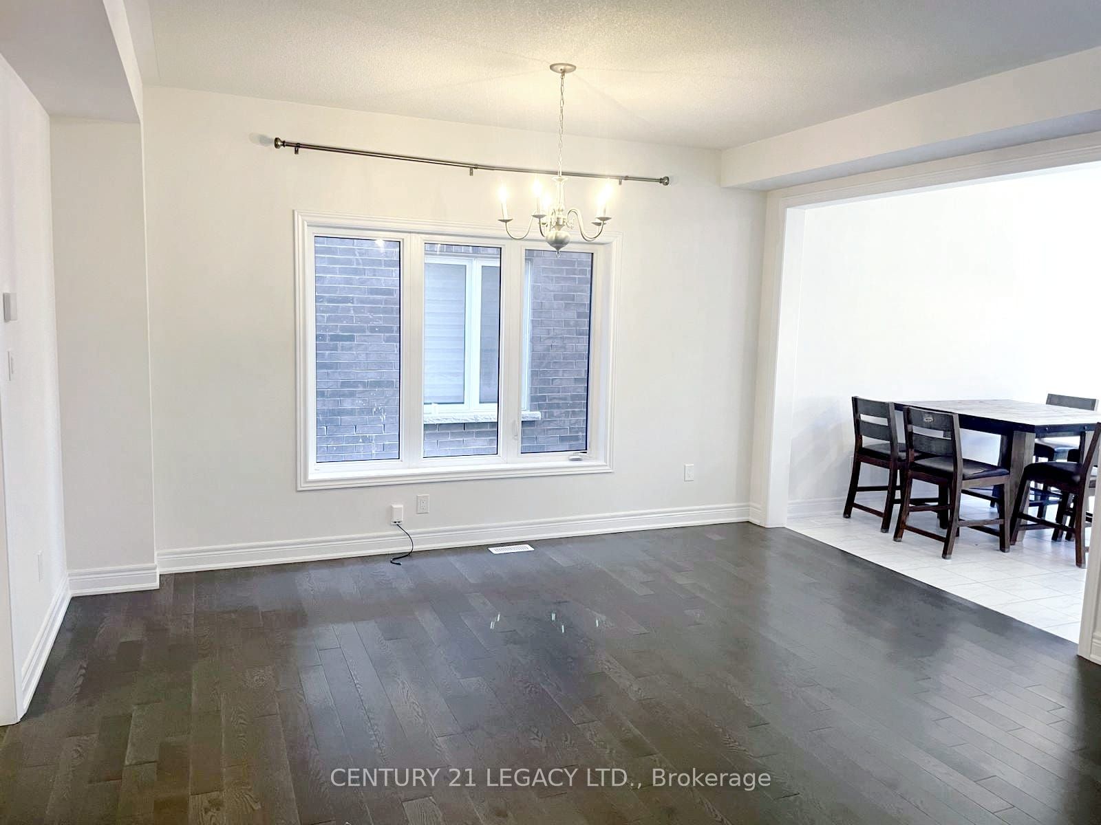 17 Overstone Rd