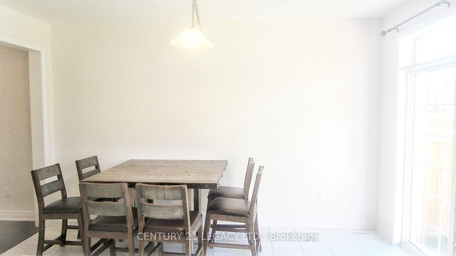 17 Overstone Rd