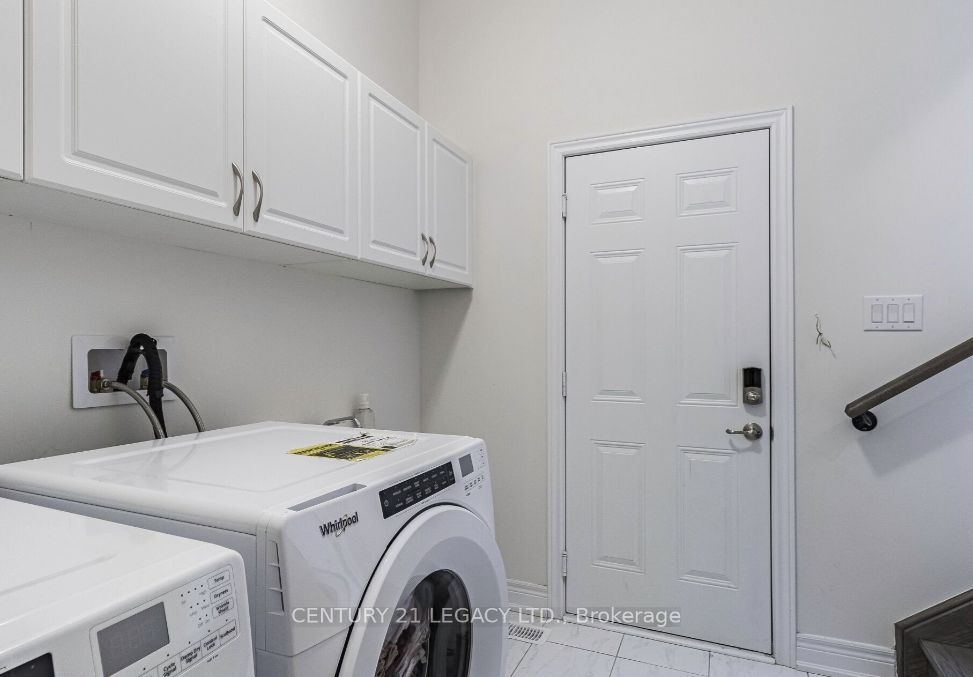 17 Overstone Rd