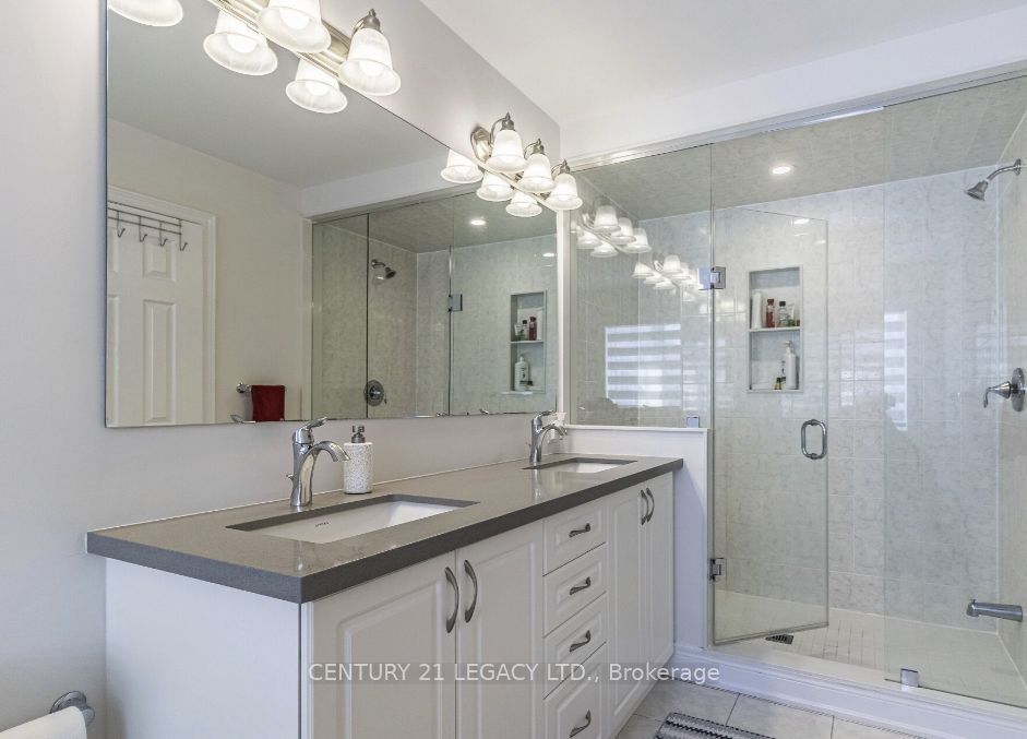 17 Overstone Rd