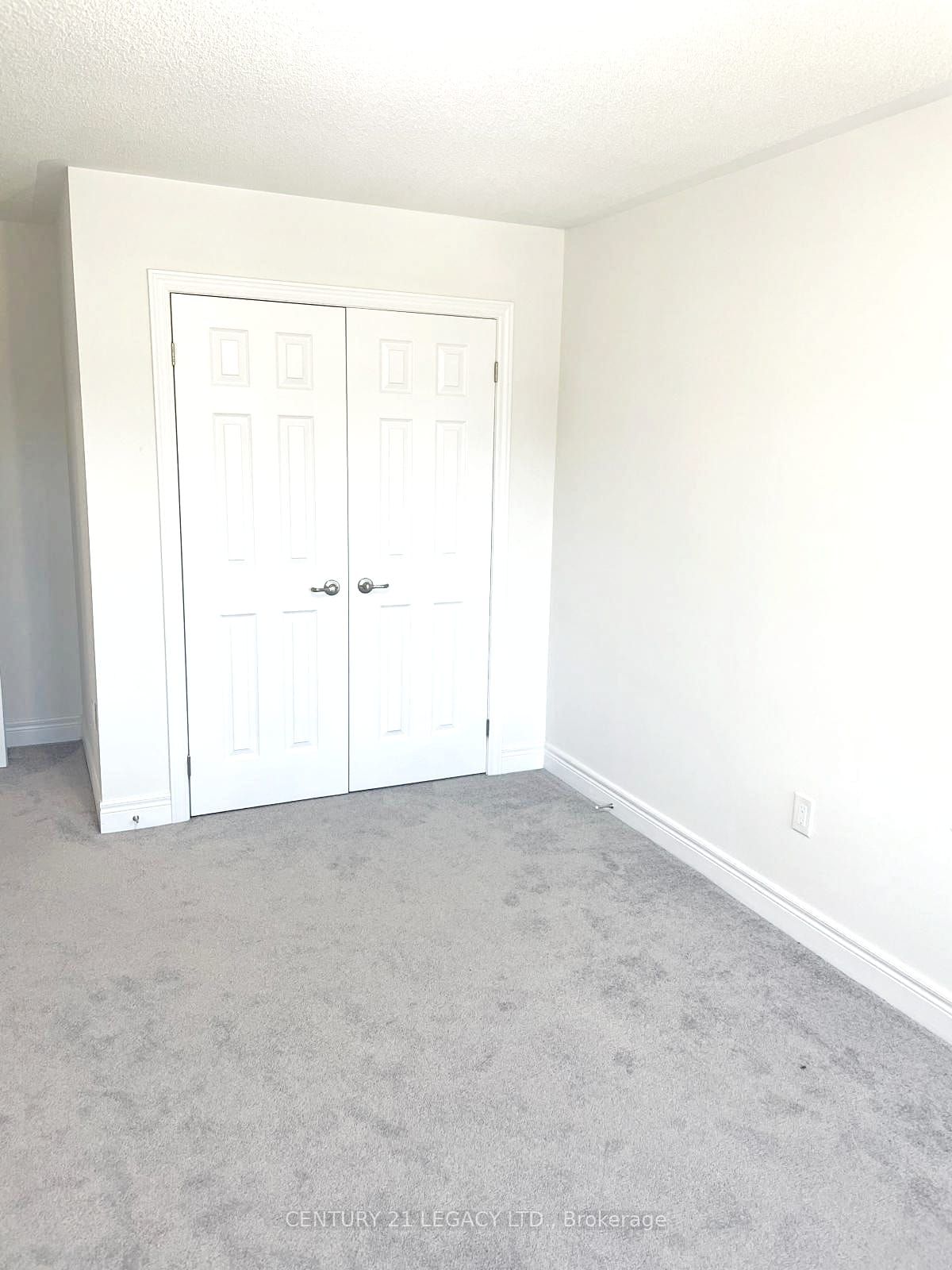 17 Overstone Rd