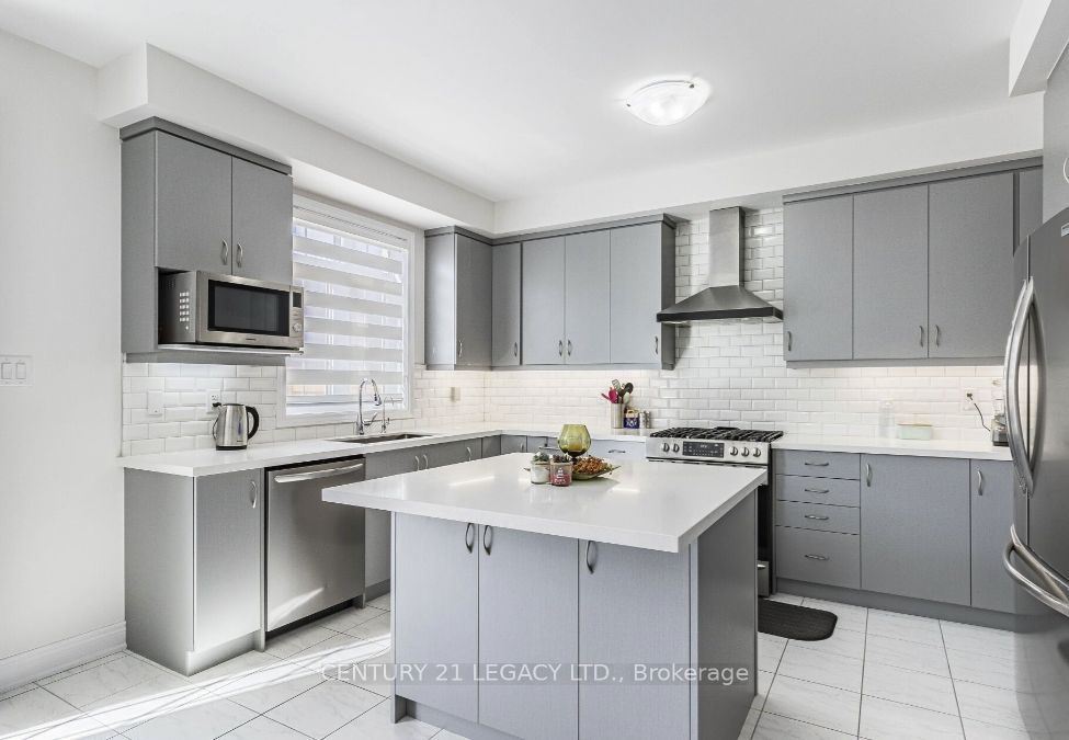 17 Overstone Rd