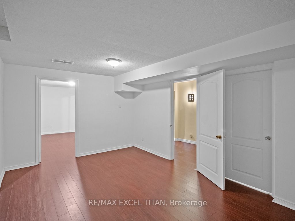 27 Macdougall Dr