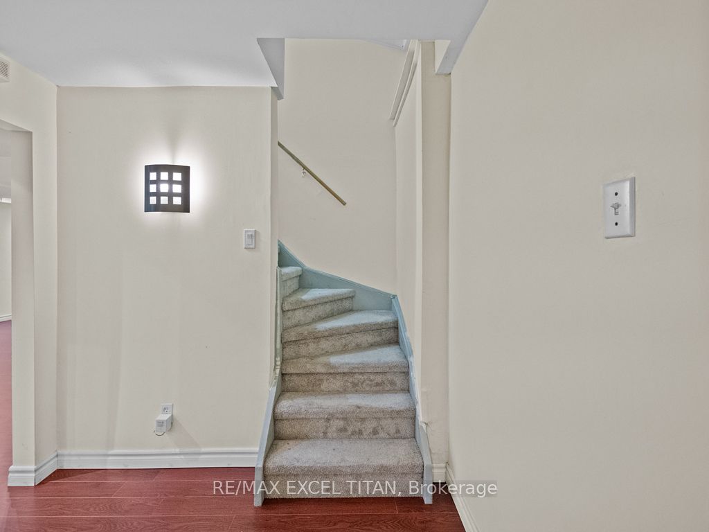 27 Macdougall Dr