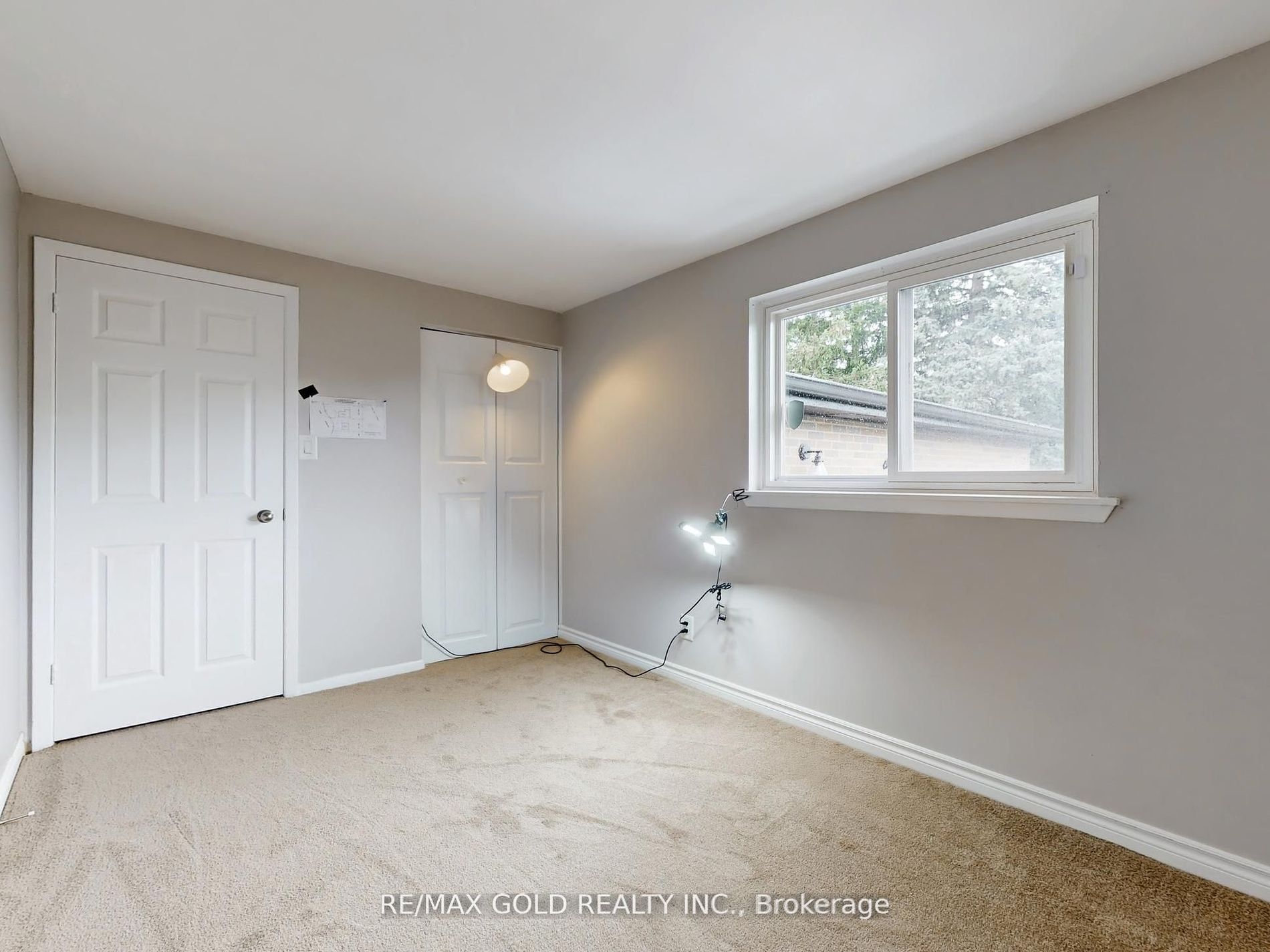 44 Deloraine Dr