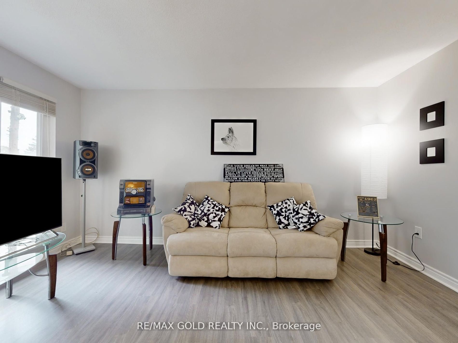 44 Deloraine Dr