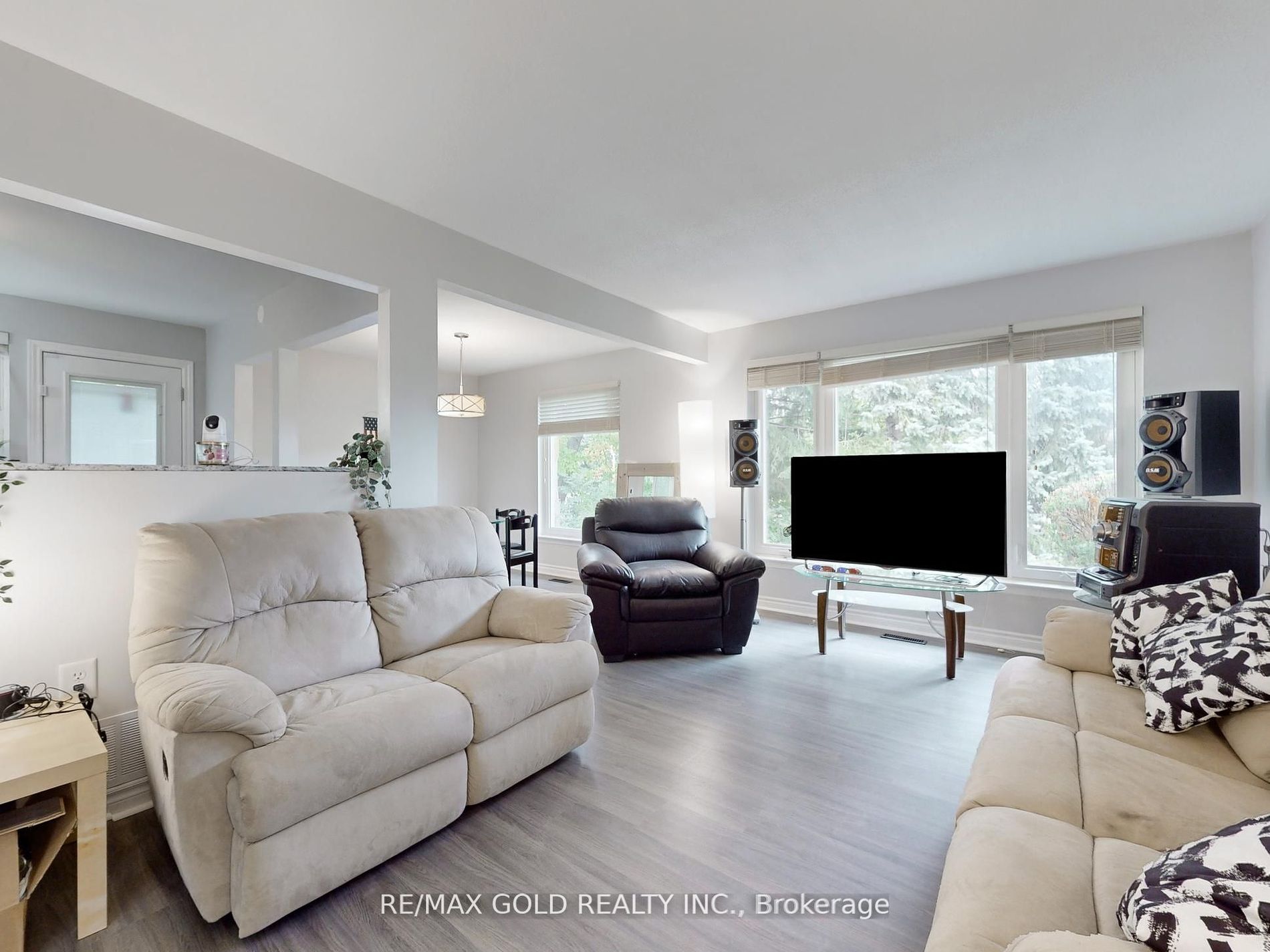 44 Deloraine Dr