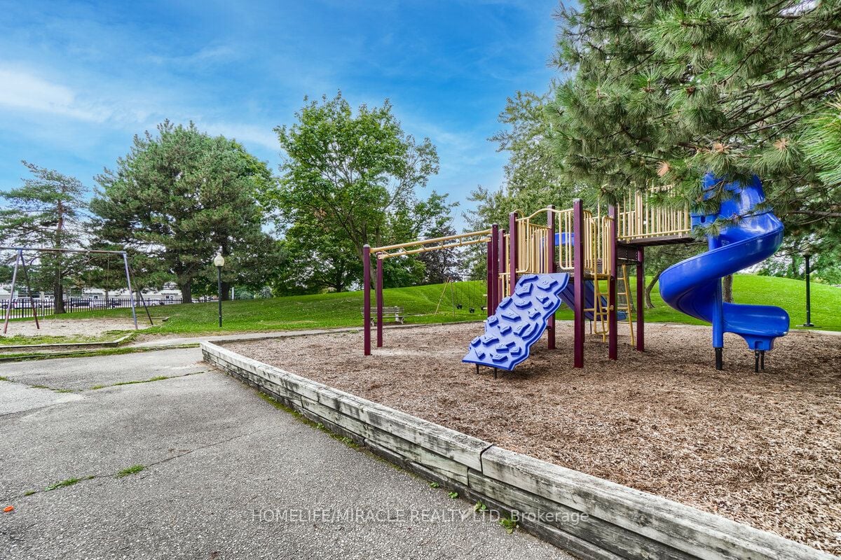 15 Kensington Rd, #1703