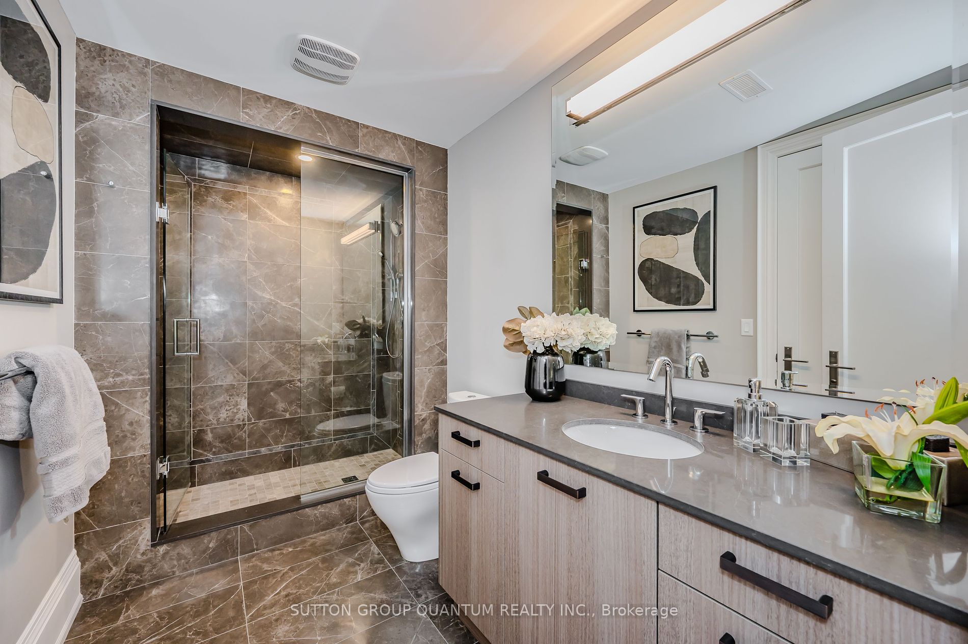 1207 Lakeshore Rd W