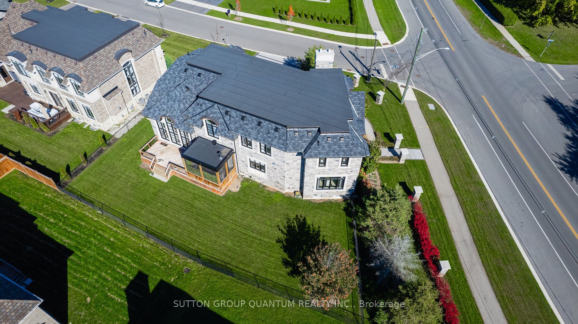 1207 Lakeshore Rd W